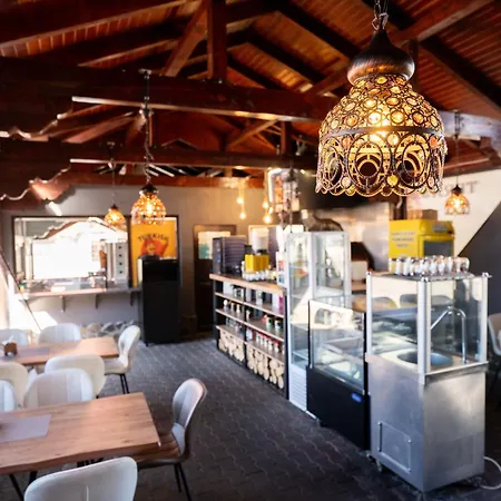 Delorean Hotel 4*